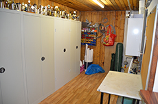 alle Pokale stehen in Reih und Glied